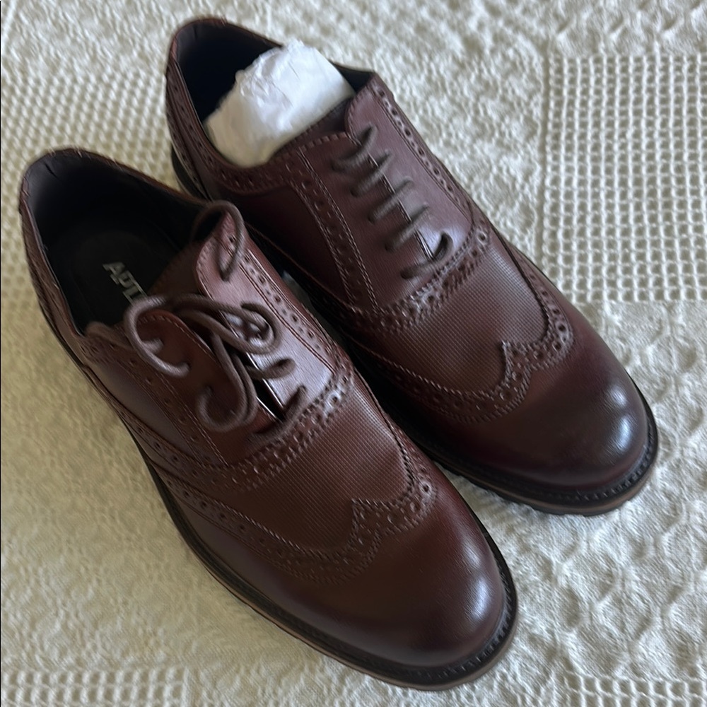Apt. 9 Brown Oxford Shoes with Brogue Detailing